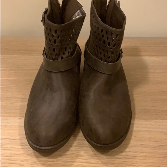 Brown boots - Picture 2 of 3